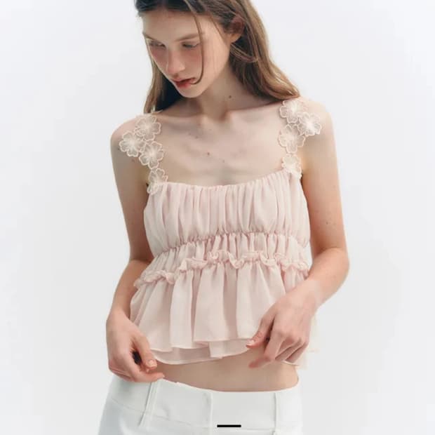 더티스 DELPHINIUM CHIFFON SHIRRING TOP 새상품