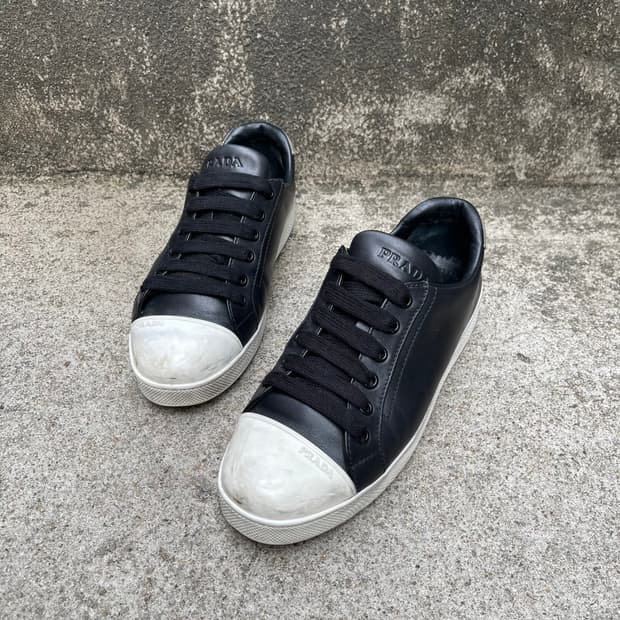 [37] 프라다 로고 레더 여성 스니커즈 (230)