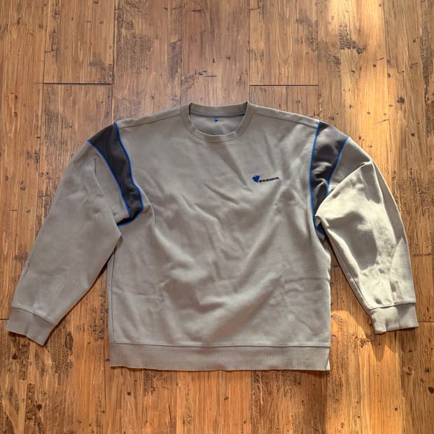 아더에러 스웻셔츠