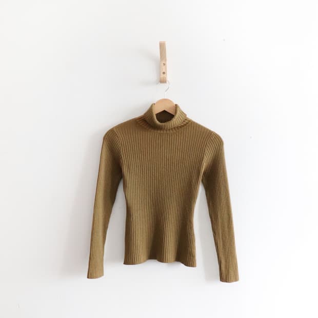 REDYAZEL olive turtleneck