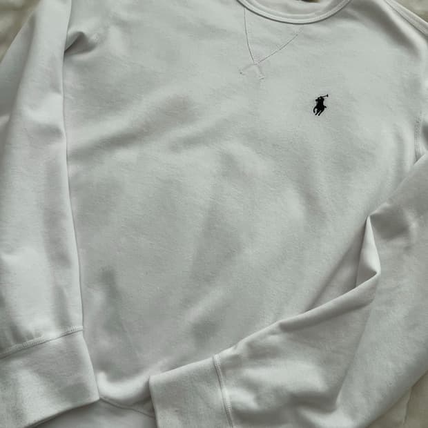 폴로 화이트 맨투맨 