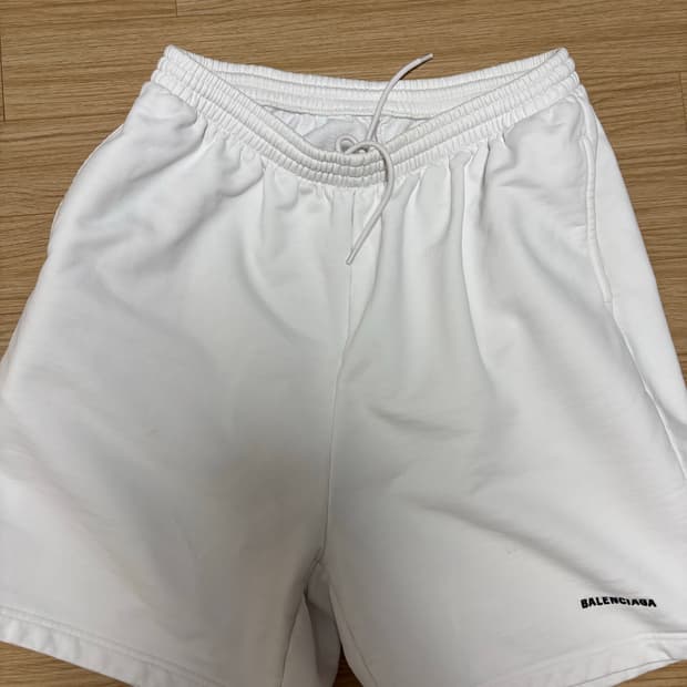발렌시아가 반바지