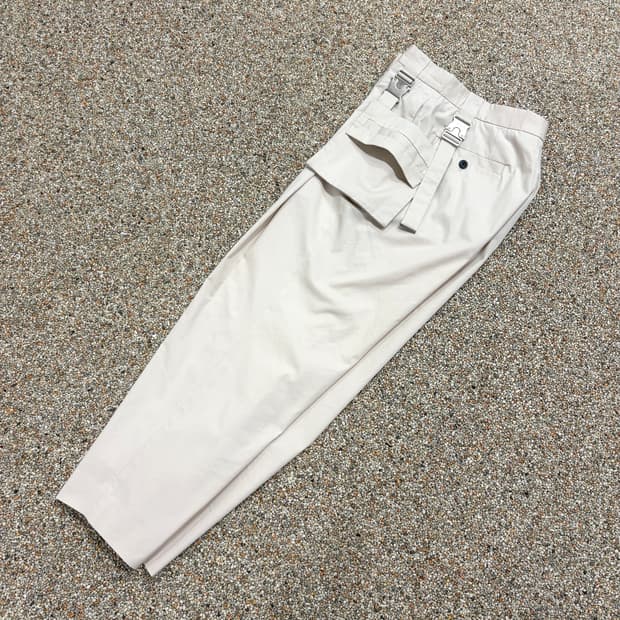 우영미 원턱 버클 포켓 슬랙스 팬츠