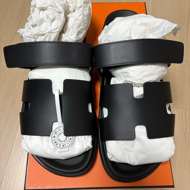 에르메스 시프레 샌들 누아 44사이즈 새제품 팝니다