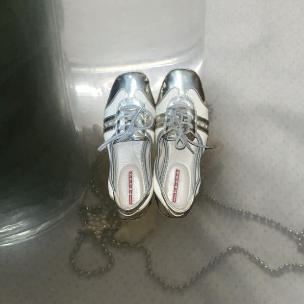 프라다 스포츠 골드 발레코어 y2k 플랫슈즈