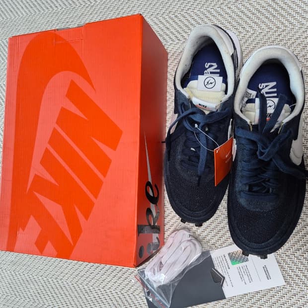 나이키x사카이x프라그먼트 LD와플 블랙큰드 블루