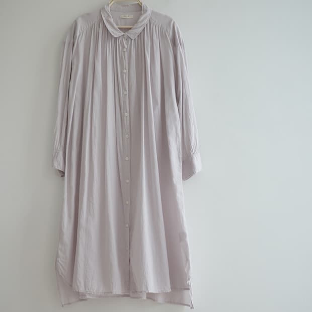 studio CLIP
• 연한 보라그레이 아사코튼 셔츠 롱원피스