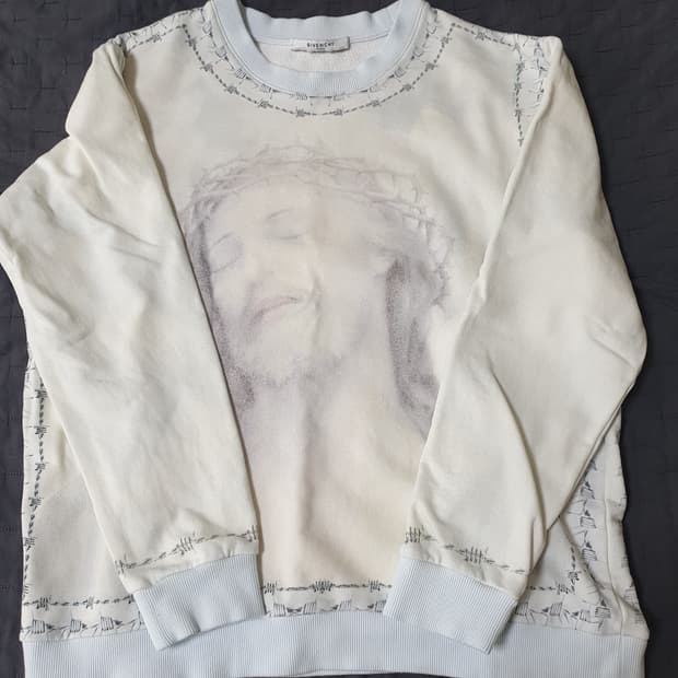 지방시 지져스 맨투맨