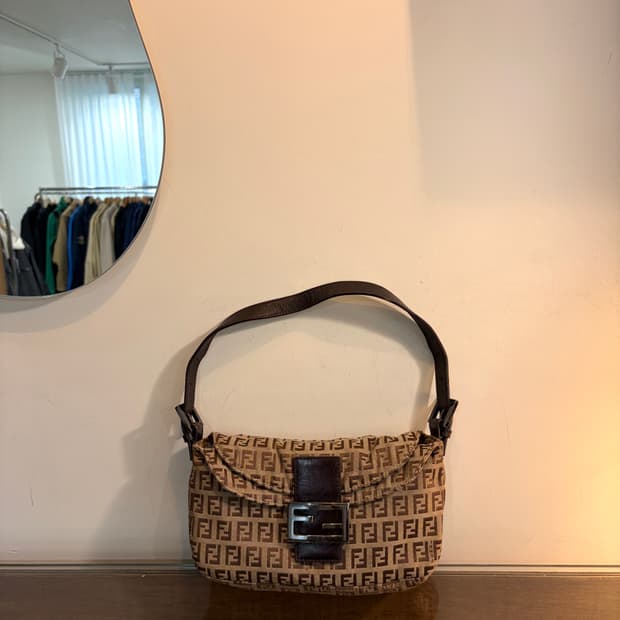 펜디 주키노 더블 플랩 바게트 백