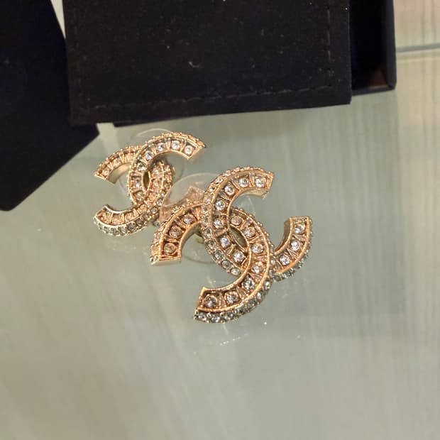 샤넬 CC로고 금장 귀걸이