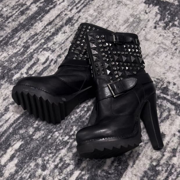 {Ash} Stud Cubic High Heel (Black) 