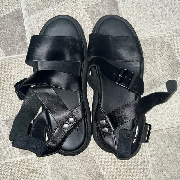 닥터마틴 그리폰 샌들