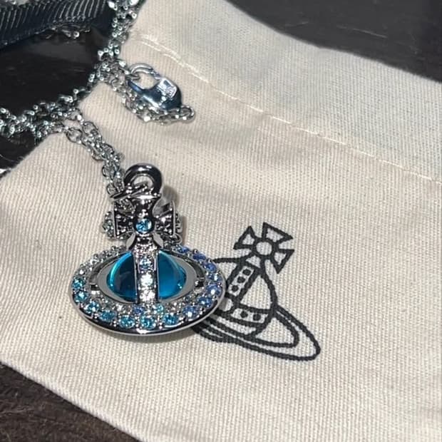 비비안웨스트우드 블루 ORB 목걸이