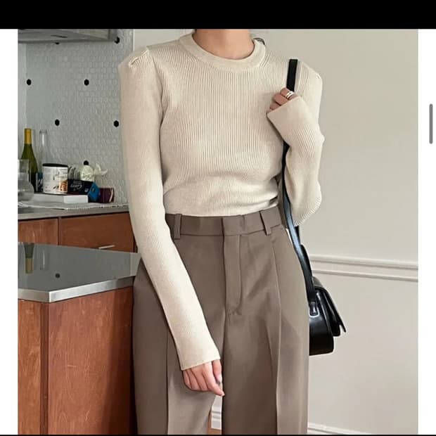 언더스탠딩 퍼프라운드골지니트 아이보리