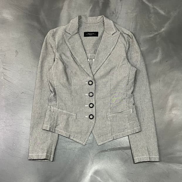  막스마라 스트라이프 블레이저 y16339