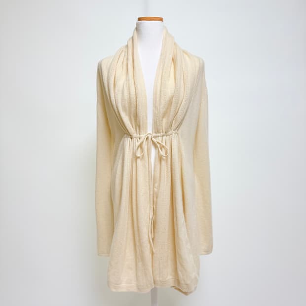 [캐시미어 100%] 아이보리 셔링 포인트 롱 가디건