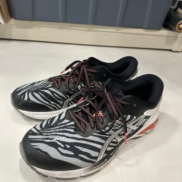[270]아식스 젤카야노26 지브라 런닝화