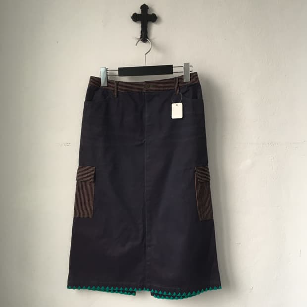 Pocket point midi skirt