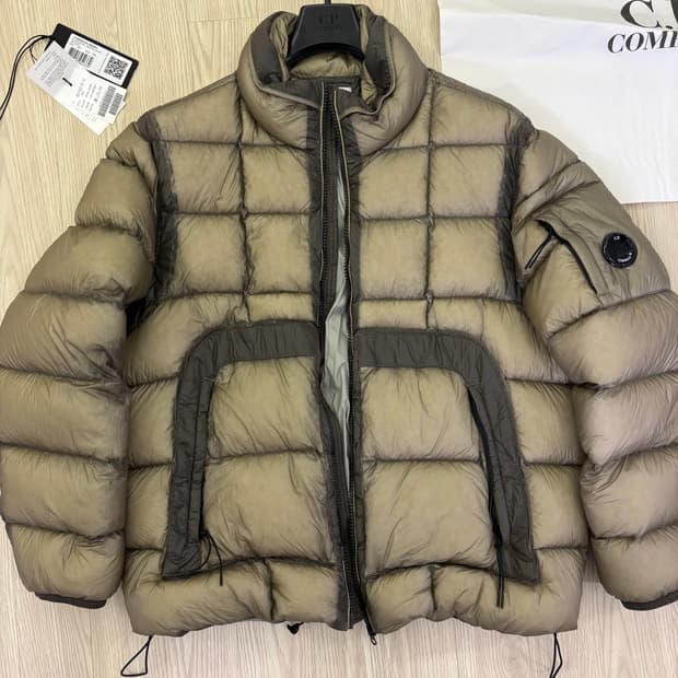 (2XL)C.P. 컴퍼니 DD 쉘 후드 쇼트 다운 자켓 빈티지 카키 베이