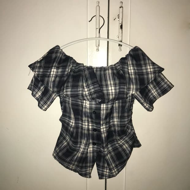네이비 체크 오프숄더 셔츠