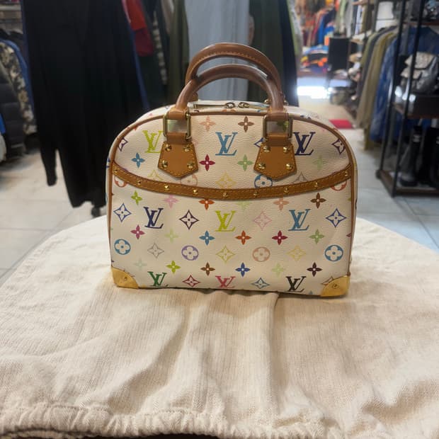 정품 루이비통 무라카미 멀티화이트 트루빌 팝니다