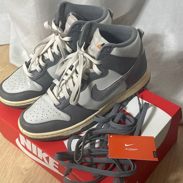 나이키 덩크 하이 빈티지 라이트 본 275사이즈