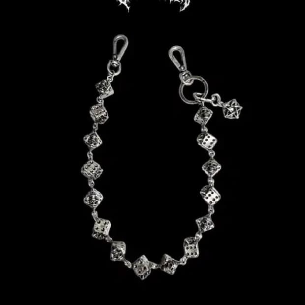 에모스탠스클럽 스컬다이스 체인