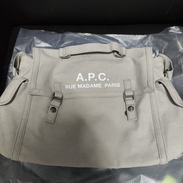 (새상품70%할인)APC 아페쎄 정품 레쿠퍼레이션 사첼 토트/숄더백 샌드