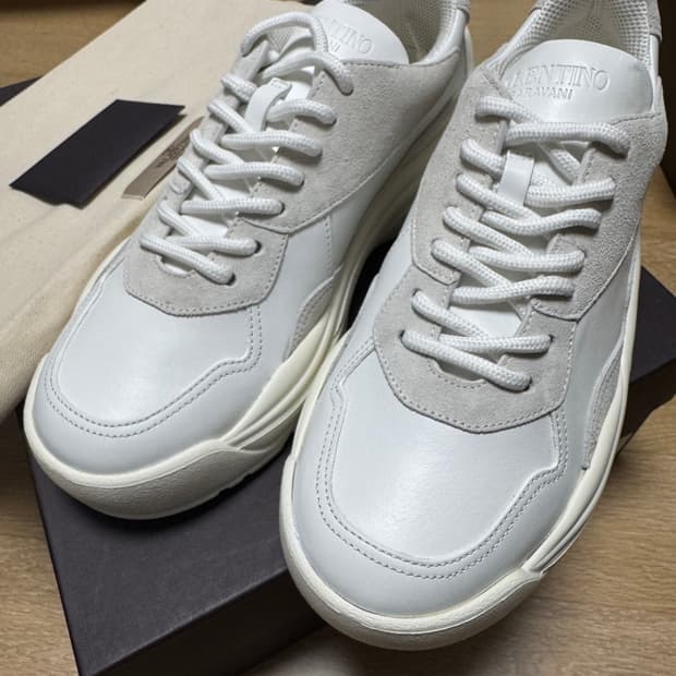 발렌티노 11주년 로고 반시스니커즈(SY2S0B17 VRN 0BO)