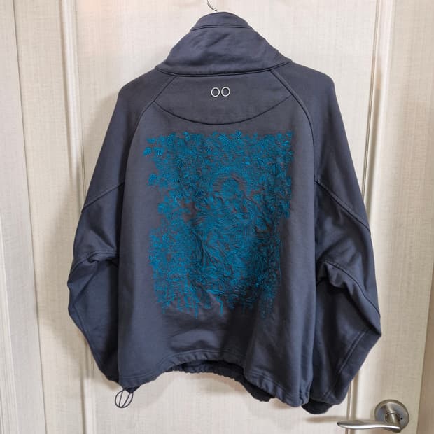 송지오옴므 자수 하이넥 하프집업 그레이 48