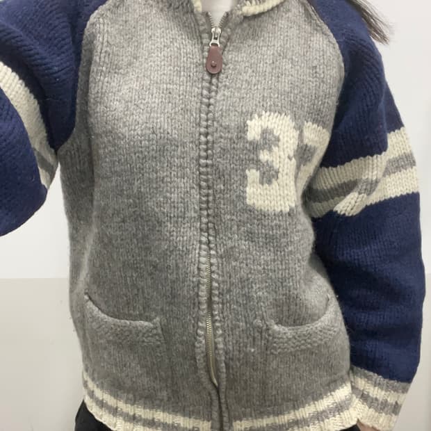 Jpn Plëvo 빅로고 울 숄카라 코위찬 니트집업