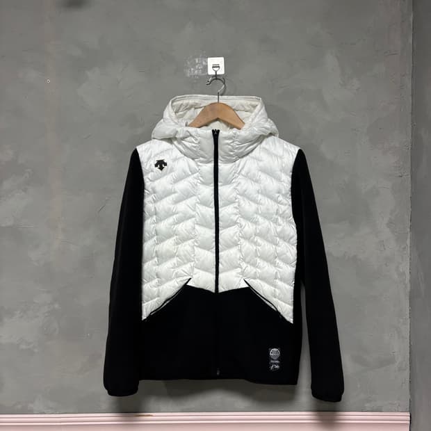 데상트 퀄팅 하이브리드 패딩 플리스 자켓 화이트