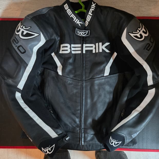 베릭 레이싱자켓 54사이즈 보호대 포함