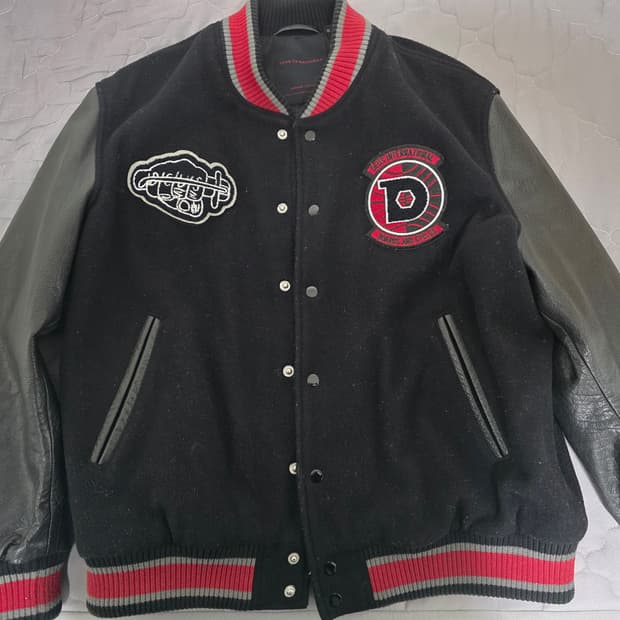 데우스ex마키나 소가죽 바시티자켓