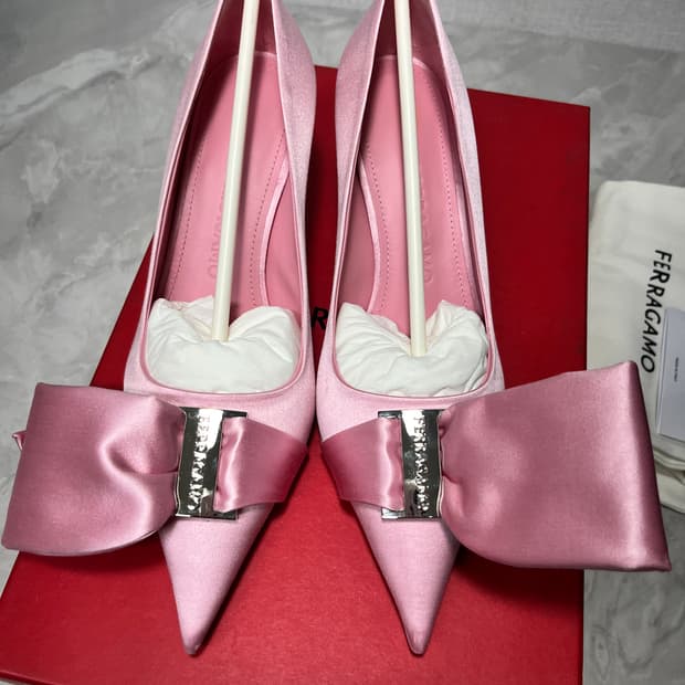 새상품)페라가모 에리카 55 핑크 펌프스 6반 (245추천)