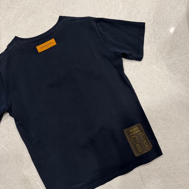 루이비통 스테이플 에디션 티셔츠 네이비 L