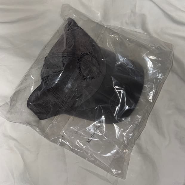 마뗑킴 마카롱 로고 볼캡 크리스피 실버