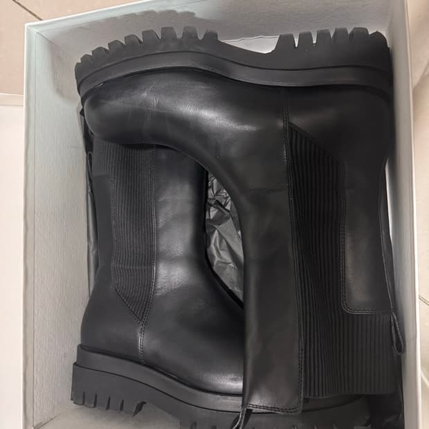 COS 블랙 청키 레더 부츠 38사이즈