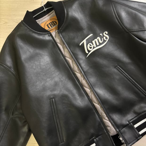 톰스벌스데이 [SHINSEGAE X TBD] VARCITY BOMBER 