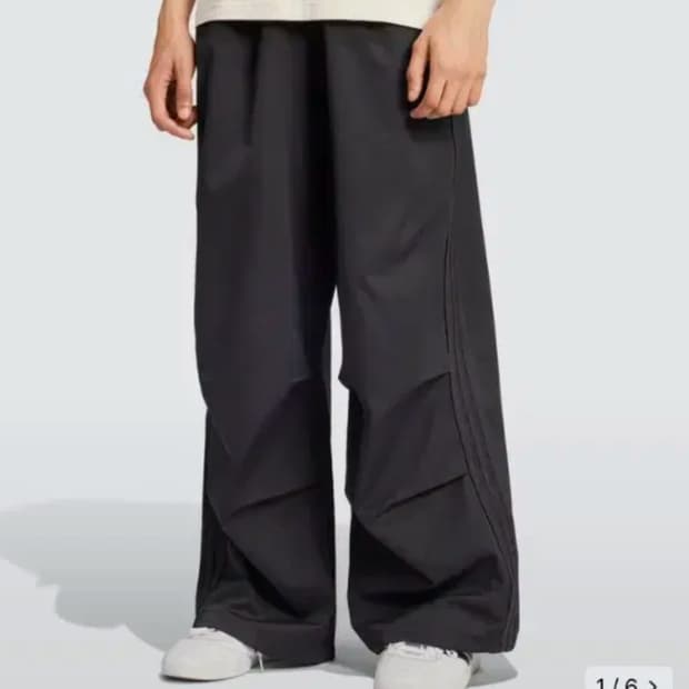 아디다스 파라슈트 팬츠 IY2075