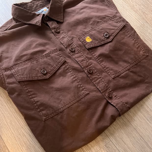 Carhartt 브라운 반팔 셔츠