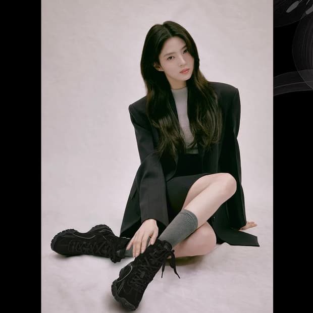 [230, 240] 휠라 x 한소희 에샤페 미드 프리미엄