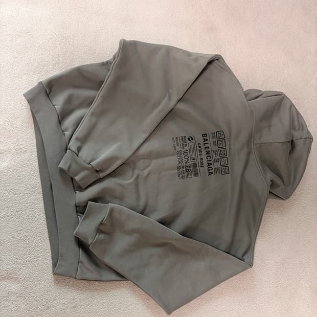 발렌시아가 후드티 판매합니다.(105-110)