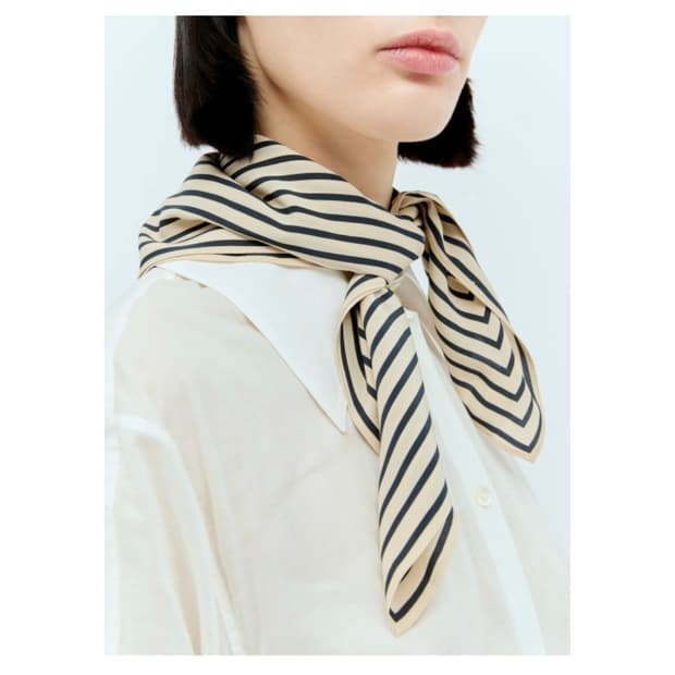 TOTEME 토템 모노그램 실크 스카프