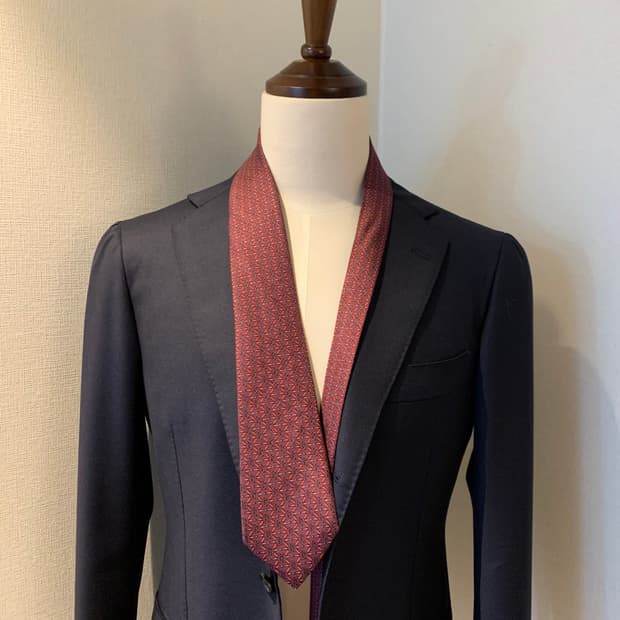 에르메스(HERMES) 레드컬러 기하학적패턴 명품넥타이 A+ 최상급