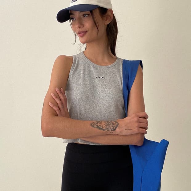 인지액티브 리브드 크롭 티 (그레이)