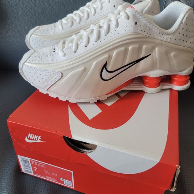 나이키 샥스 r4 240사이즈