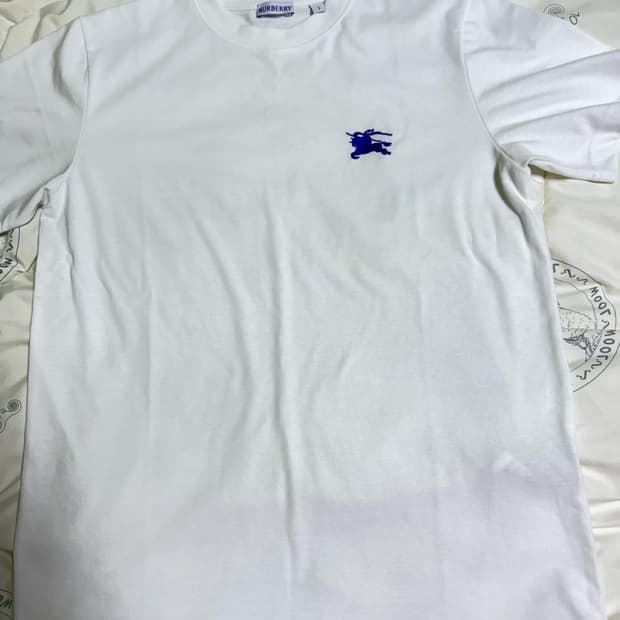 버버리 반팔(병행수입)팝니다