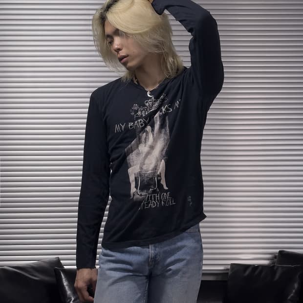 {UNKNOWN} Rock Graphic Cross Stitch L/S 