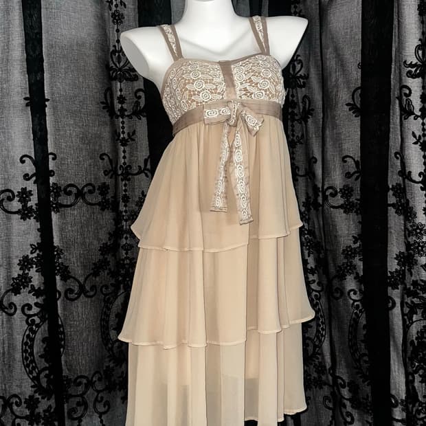 #ROSEBUD beige lace ribbon tiered dress
